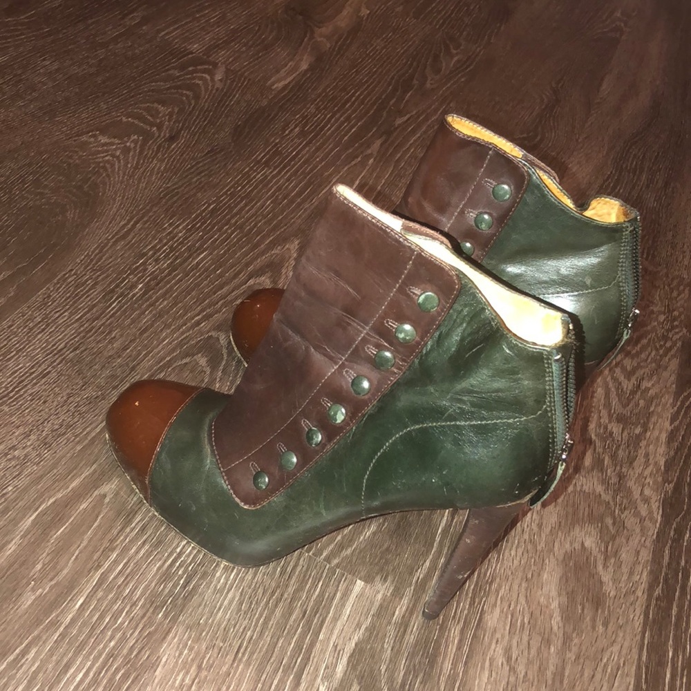 Great condition Lamb booties!